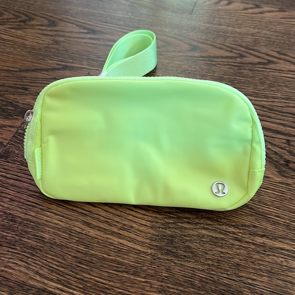 Lululemon Everywhere Belt Bag - Picture 2 of 3